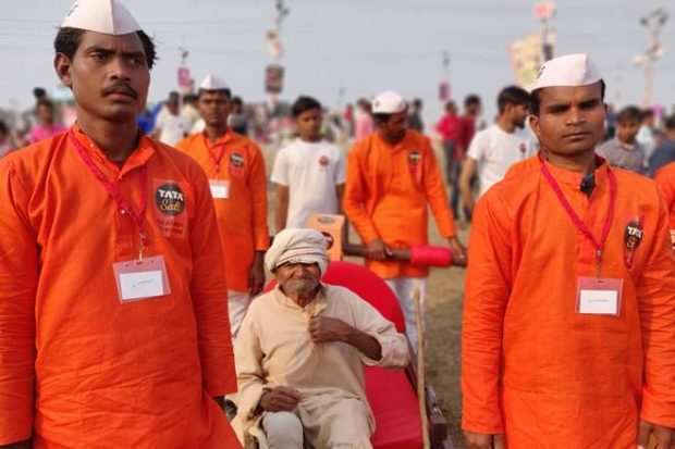 Kumbh Kay Shravan Kumar, Kumbh pilgrimage, Kumbh Mela 2019, Tata Salt, Seva Vaahan, Daan Kalash, spiritual journey, Kumbh, Sangam, Prayagraj, holy Ganges, ganga river, Kumbh mela Sangam