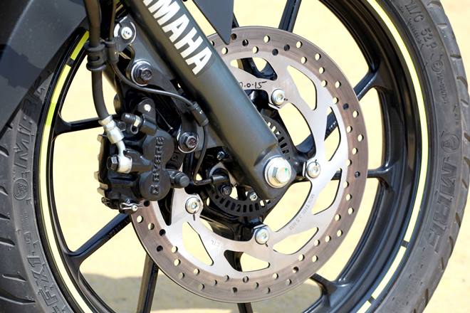 yamaha mt15 review, yamaha mt15 price, yamaha mt15 first ride, mt15 track review