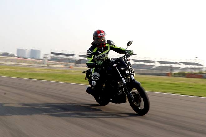 yamaha mt15 review, yamaha mt15 price, yamaha mt15 first ride, mt15 track review