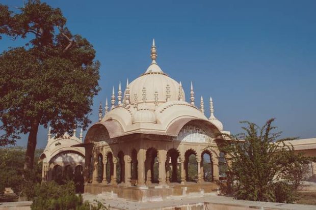 Kusum Sarovar , Raja Suraj Mal Chattris, Goverdhan ,Govardhan Parikrama , Govardhan , Mathura, Vrindavan, Mathura Vrindavan tour, Krishna