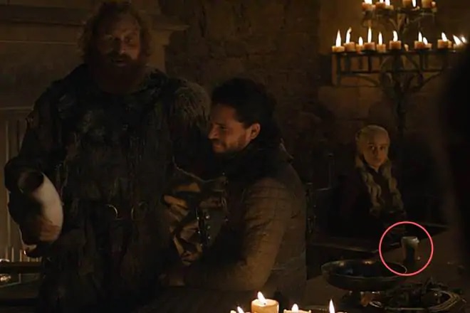 game of thrones starbucks, starbucks in game of thrones, game of thrones season 8, game of thrones season 8 episode 4, got, got 8, battle of winterfell 