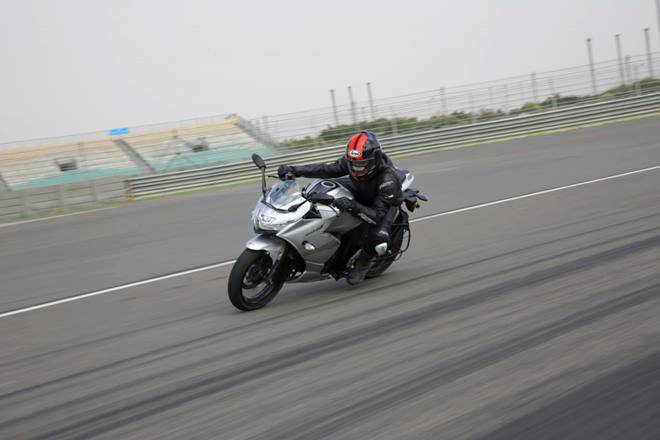 suzuki gixxer sf 250 review racetrack review