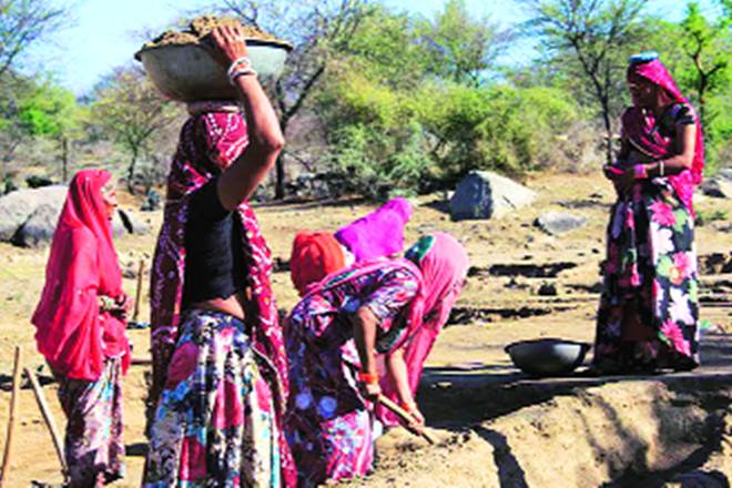 MGNREGA, NREGA, Minimum income programs, NYAY, farm loan waivers, MGNREGA advantages, bjp mnrega congress mnrega