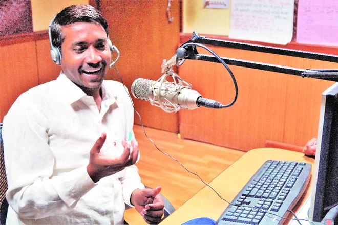 Alfaz-e-Mewat, 107.8 fm, Ghaghas, Haryana, 107.8 MHz, Gurgaon, Gurgaon ki Awaaz, Radio Udaan, Online, Danish Mahajan, general secretary of Radio Udaan, Jnan Taranga, 90.4 FM, Guwahati, Assam chief minister Tarun Gogoi, Jnan Taranga, Krishna Kanta Handique State Open University, KKHSOU, North Eastern Development Finance Corporation, NEDFi, Guwahati, Radio Dhimsa, 90.4 FM, Koraput, Odisha, Chappar village in Odisha, Koraput 