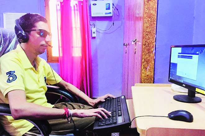 Alfaz-e-Mewat, 107.8 fm, Ghaghas, Haryana, 107.8 MHz, Gurgaon, Gurgaon ki Awaaz, Radio Udaan, Online, Danish Mahajan, general secretary of Radio Udaan, Jnan Taranga, 90.4 FM, Guwahati, Assam chief minister Tarun Gogoi, Jnan Taranga, Krishna Kanta Handique State Open University, KKHSOU, North Eastern Development Finance Corporation, NEDFi, Guwahati, Radio Dhimsa, 90.4 FM, Koraput, Odisha, Chappar village in Odisha, Koraput 