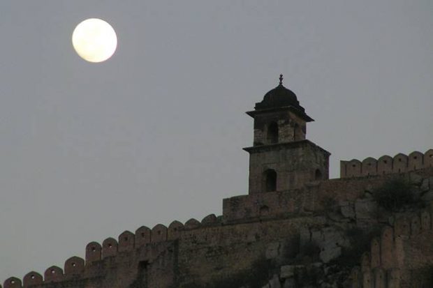 It is this Jaigarh fort that houses a heavy largest canon of its time called ‘Jaivana’, the canon, sound of which heralds victory literally.