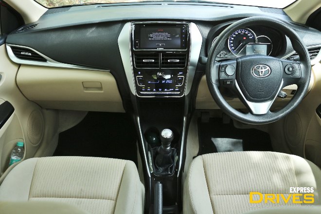 yaris five image