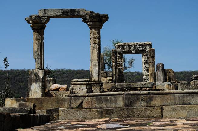 Neelkanth temple, alwar, rajasthan tourism, sariska tiger reserve, shantinath jain temple, mughal Aurangzeb