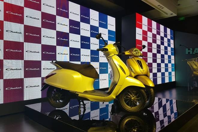 Bajaj Chetak Electric vs Ather 450 vs Okinawa Praise: which e-scooter is best in power, price, range and features