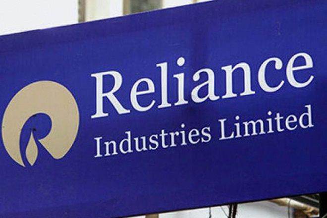 Dealers told FE that RIL raised Rs 4,235 crore at 7.05% via 3-year and 4-month papers, while it raised Rs 825 crore at 6.95% via 3-year paper.