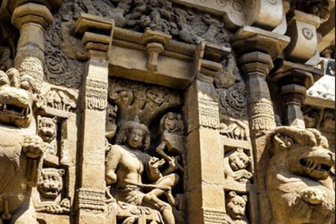 Adi Yogi Shiva imparting knowledge through Gyaan-Yoga, Kailshnathar temple in Kanchipuram