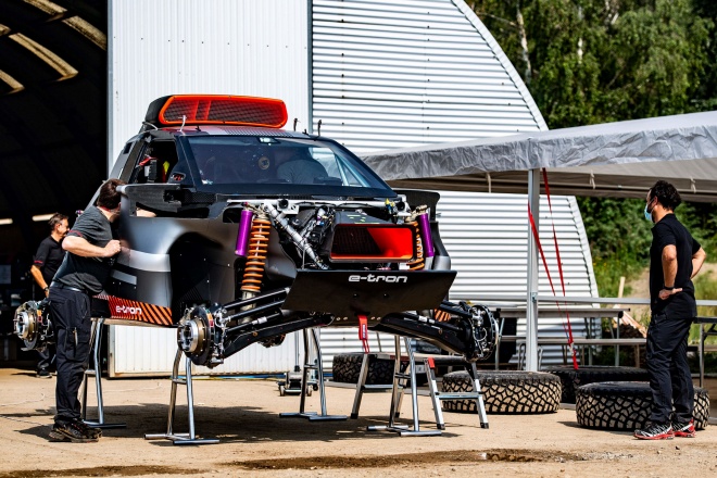 audi rs q e-tron to Make dakar debut