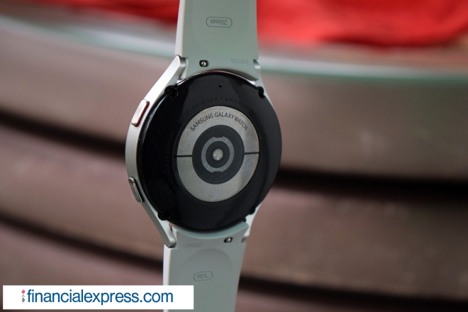 Samsung Galaxy Watch 4, Samsung Galaxy Watch 4 review, Apple Watch Series 7, Samsung, Apple